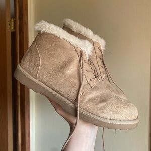 Makalu women’s fur lined lace up booties